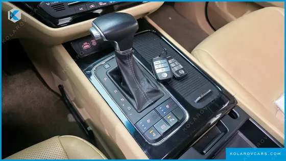 KIA CARNIVAL 9-SEATER PRESTIGE