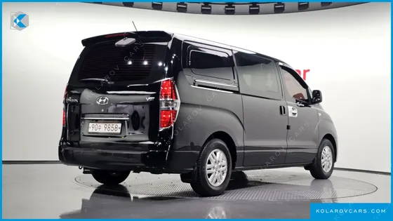 HYUNDAI STAREX 5-SEATER VAN