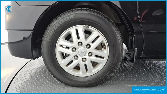 HYUNDAI STAREX 5-SEATER VAN