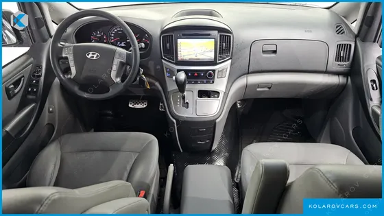 HYUNDAI STAREX 5-SEATER VAN