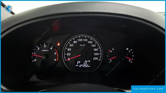 HYUNDAI STAREX 5-SEATER VAN