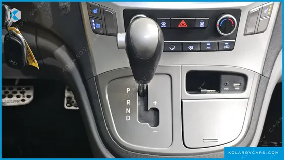 HYUNDAI STAREX 5-SEATER VAN