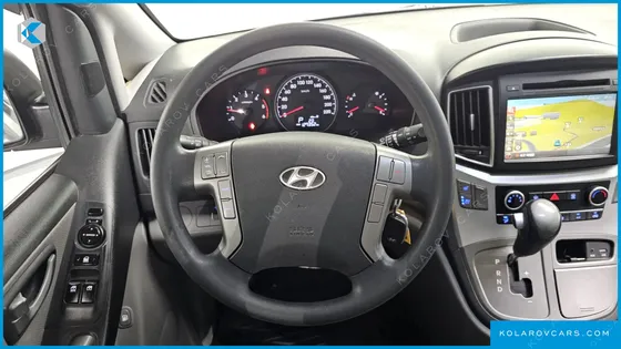 HYUNDAI STAREX 5-SEATER VAN