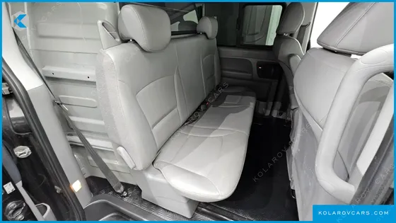 HYUNDAI STAREX 5-SEATER VAN