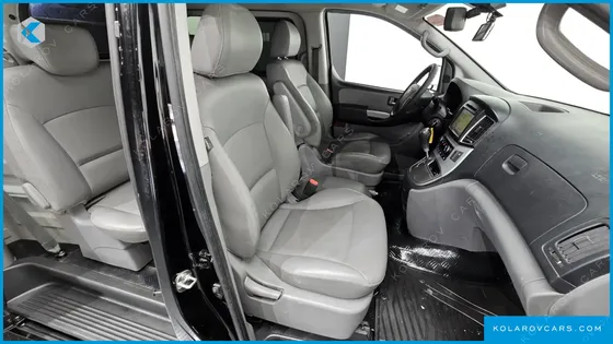 HYUNDAI STAREX 5-SEATER VAN