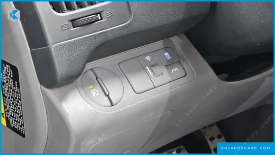 HYUNDAI STAREX 5-SEATER VAN