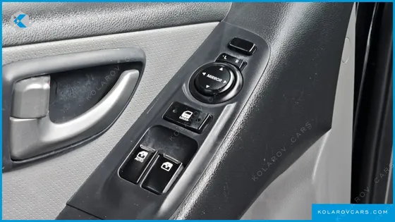 HYUNDAI STAREX 5-SEATER VAN