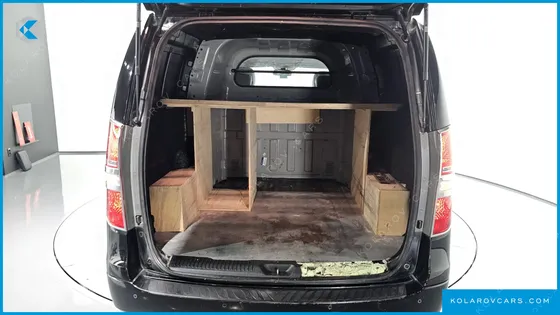 HYUNDAI STAREX 5-SEATER VAN