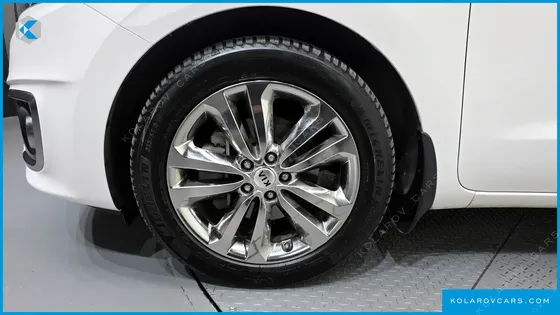 KIA CARNIVAL 7-SEATER LIMOUSINE