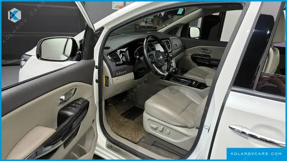 KIA CARNIVAL 7-SEATER LIMOUSINE