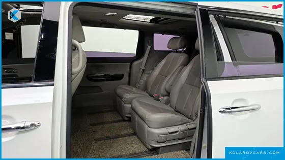KIA CARNIVAL 7-SEATER LIMOUSINE