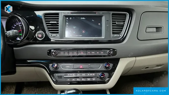 KIA CARNIVAL 7-SEATER LIMOUSINE