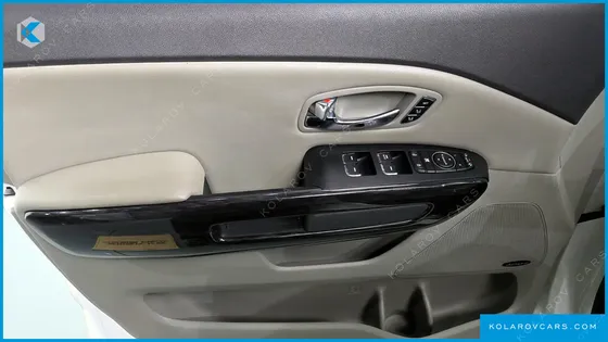 KIA CARNIVAL 7-SEATER LIMOUSINE