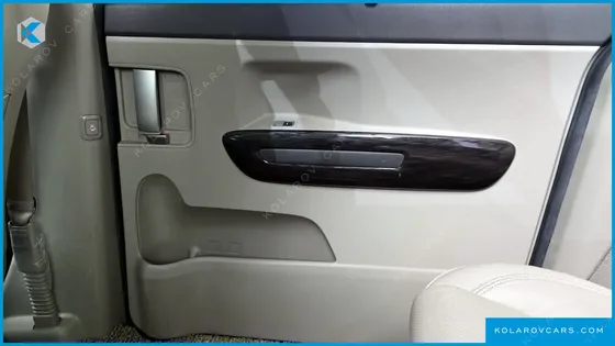 KIA CARNIVAL 7-SEATER LIMOUSINE
