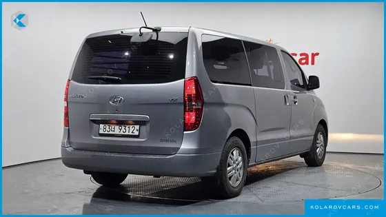 HYUNDAI STAREX 5-SEATER VAN
