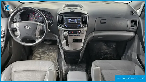 HYUNDAI STAREX 5-SEATER VAN