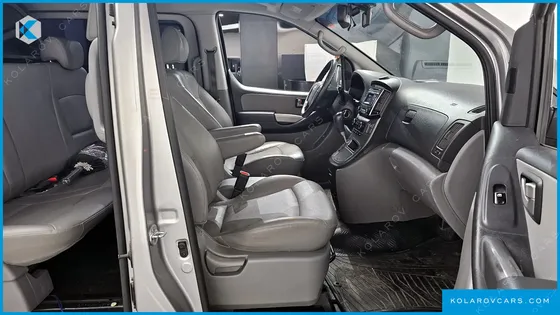 HYUNDAI STAREX 5-SEATER VAN