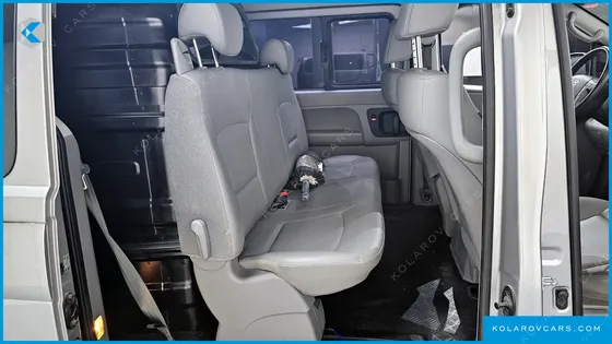 HYUNDAI STAREX 5-SEATER VAN