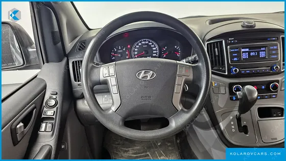 HYUNDAI STAREX 5-SEATER VAN