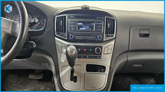 HYUNDAI STAREX 5-SEATER VAN