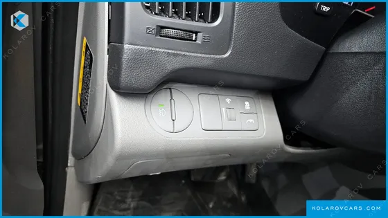 HYUNDAI STAREX 5-SEATER VAN