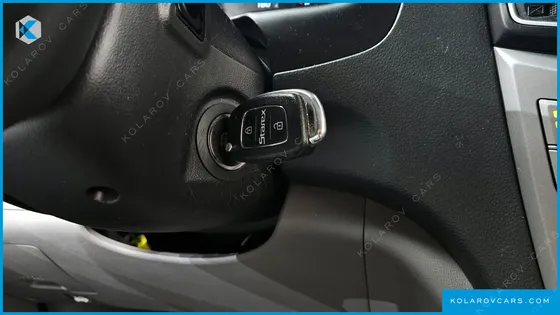 HYUNDAI STAREX 5-SEATER VAN