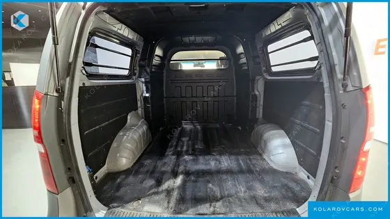 HYUNDAI STAREX 5-SEATER VAN