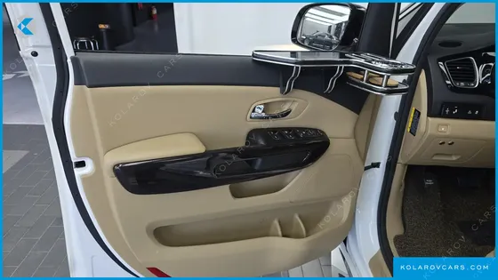 KIA CARNIVAL 7-SEATER LIMOUSINE