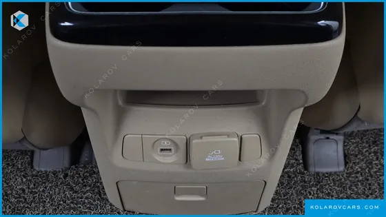 KIA CARNIVAL 7-SEATER LIMOUSINE