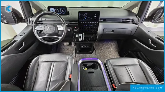HYUNDAI STARIA 4WD LOUNGE 9-SEATER