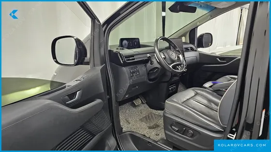 HYUNDAI STARIA 4WD LOUNGE 9-SEATER