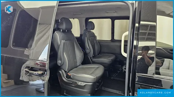 HYUNDAI STARIA 4WD LOUNGE 9-SEATER