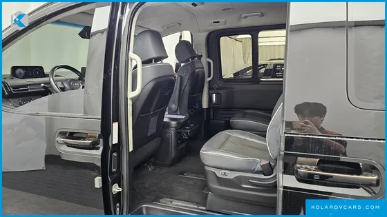 HYUNDAI STARIA 4WD LOUNGE 9-SEATER