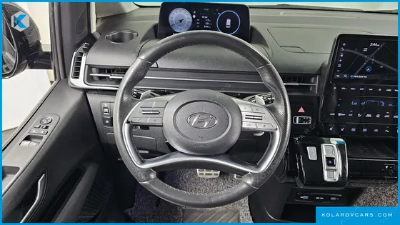 HYUNDAI STARIA 4WD LOUNGE 9-SEATER