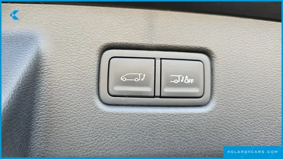 HYUNDAI STARIA 4WD LOUNGE 9-SEATER