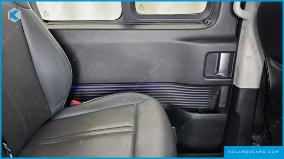 HYUNDAI STARIA 4WD LOUNGE 9-SEATER