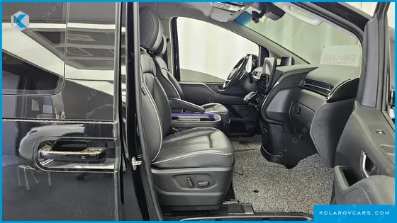 HYUNDAI STARIA 4WD LOUNGE 9-SEATER