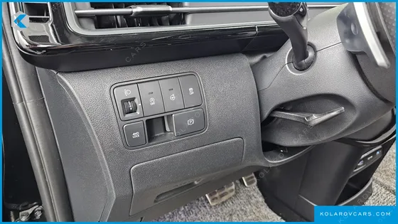 HYUNDAI STARIA 4WD LOUNGE 9-SEATER
