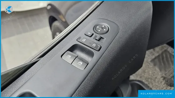HYUNDAI STARIA 4WD LOUNGE 9-SEATER