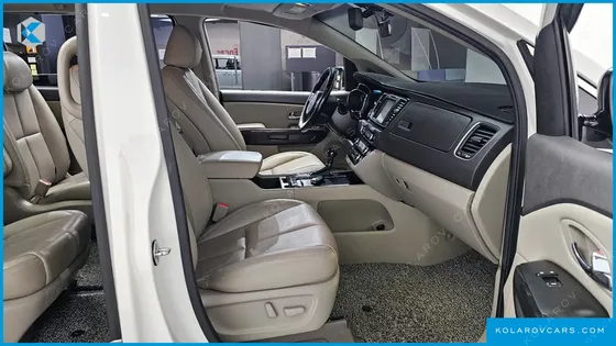 KIA CARNIVAL 9-SEATER NOBLESSE