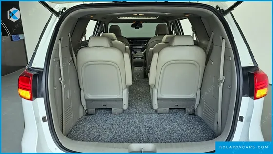 KIA CARNIVAL 9-SEATER NOBLESSE