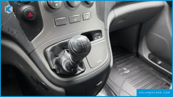 HYUNDAI STAREX 3-SEATER VAN