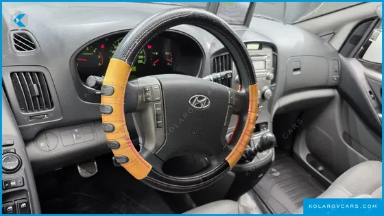 HYUNDAI STAREX 3-SEATER VAN