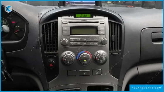 HYUNDAI STAREX 3-SEATER VAN