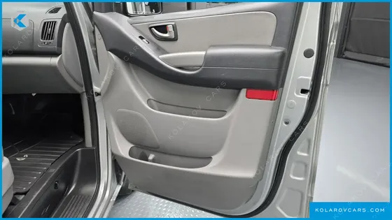 HYUNDAI STAREX 3-SEATER VAN