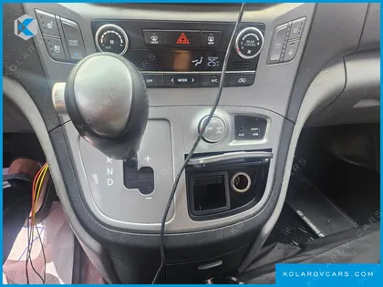 HYUNDAI STAREX 4WD 12-SEATER WAGON