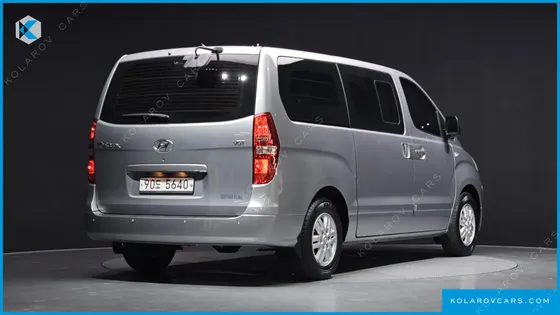 HYUNDAI STAREX 5-SEATER VAN