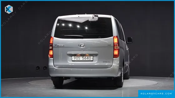 HYUNDAI STAREX 5-SEATER VAN