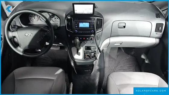 HYUNDAI STAREX 5-SEATER VAN