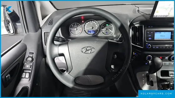 HYUNDAI STAREX 5-SEATER VAN